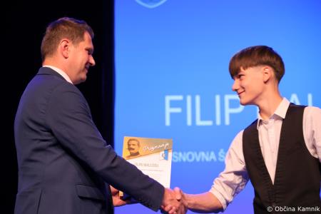 Župan je podelil priznanja in knjižne nagrade najboljšim učenkam, učencem, dijakinjam in dijakom (23)